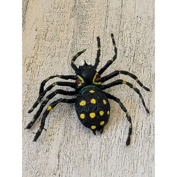 Yellow spotted spider tarantula scary bug toy figure - Picture 1 of 4